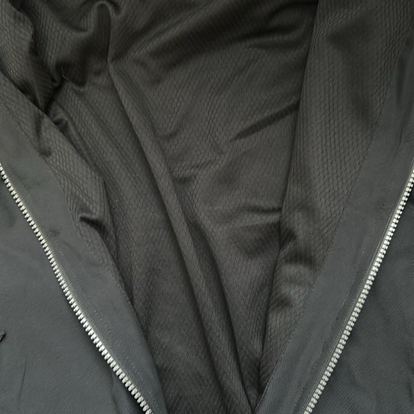 Avalanche Windbreaker - Picture 3 of 3